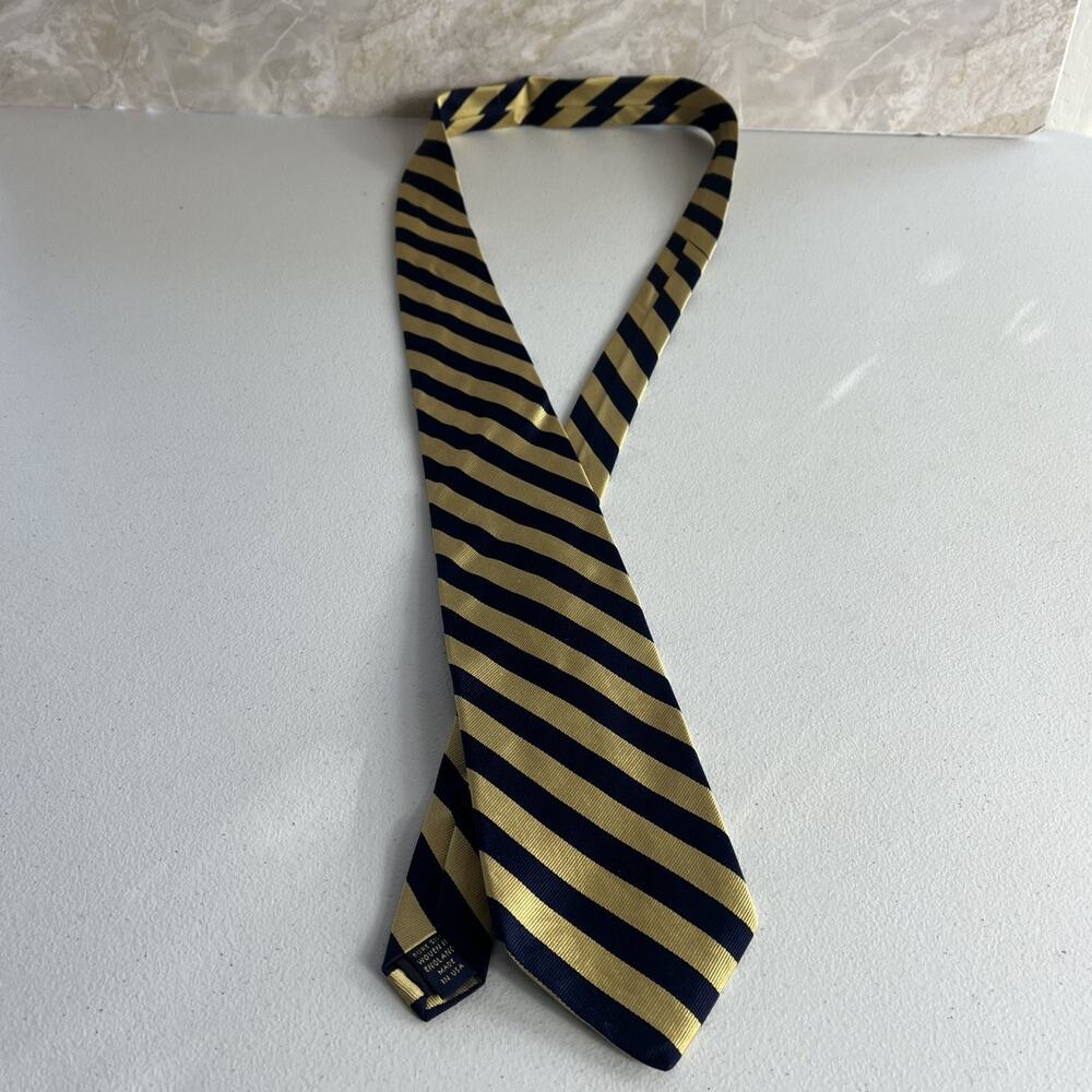 Brooks Brothers Makers Men's Necktie 59.5" Gold With Navy Stripes 100% Silk